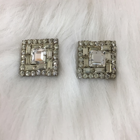 Jewelry - Vintage rhinestone silver pierced earrings